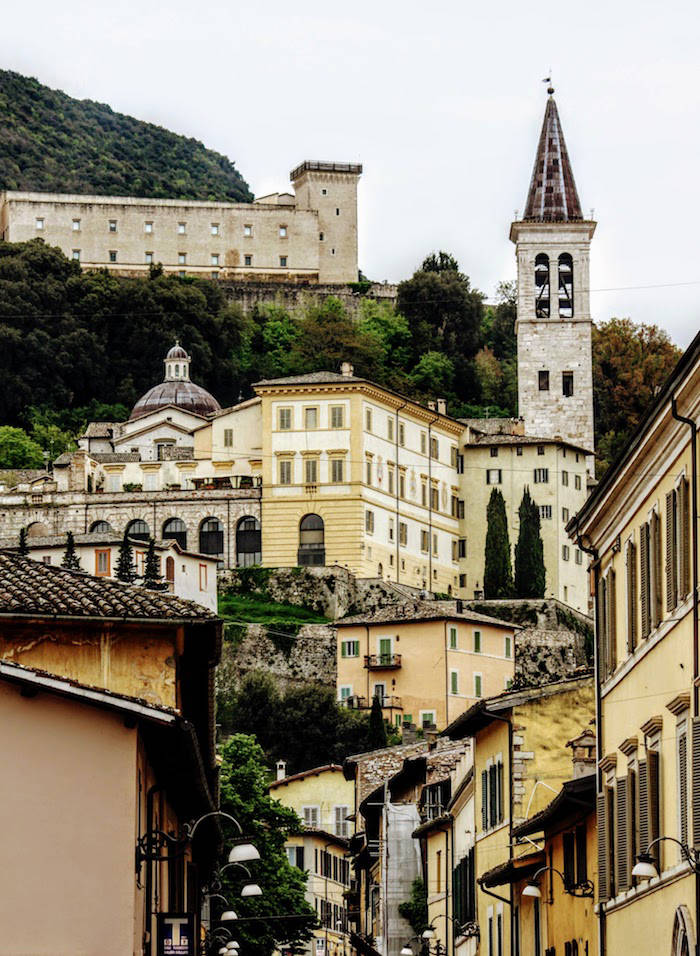 英雄|周之桓评《中世纪的英雄与奇观》〡历史与传说之间的中世纪