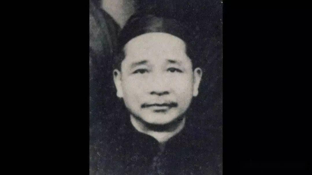 李孝式父亲李季濂骄人的背景使其迅速成为社群领袖李孝式出生于1901年