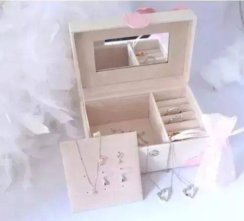 珠宝|有“毒”首饰盒别买！把珠宝都毁的不成样！4招教你买到最合适的首饰盒~