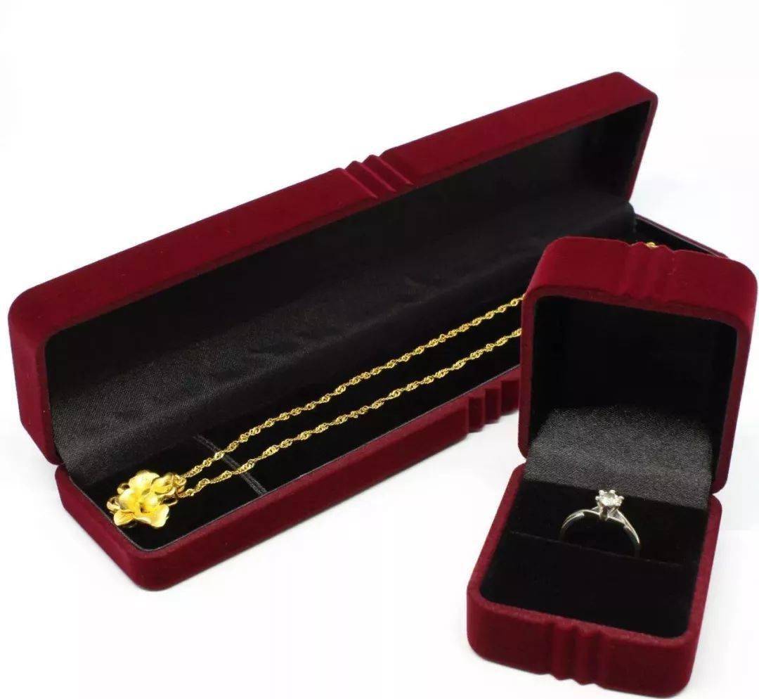 珠宝|有“毒”首饰盒别买！把珠宝都毁的不成样！4招教你买到最合适的首饰盒~