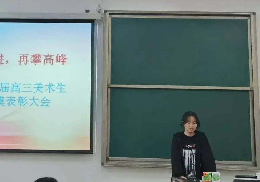 优秀学生代表谢灿宇发言接着,优秀学生代表谢灿宇,陈艳枫同学讲话