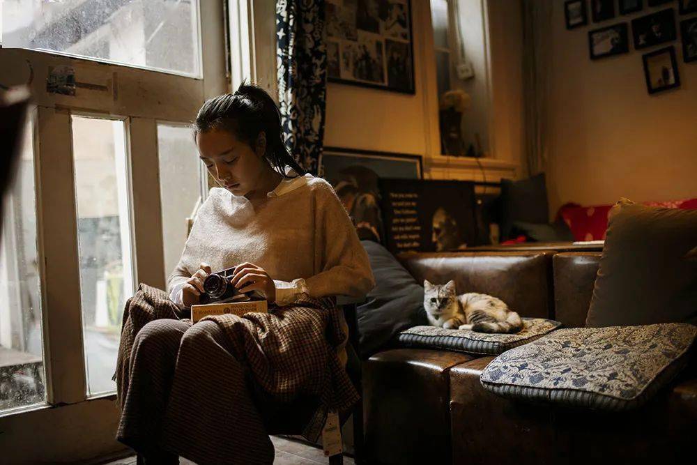 镜头|让你的被摄者充满自信，拍摄女性自然又上镜的12个方法