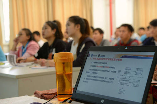 铁路|她努力学习中文，梦想成为中老铁路第一位女司机