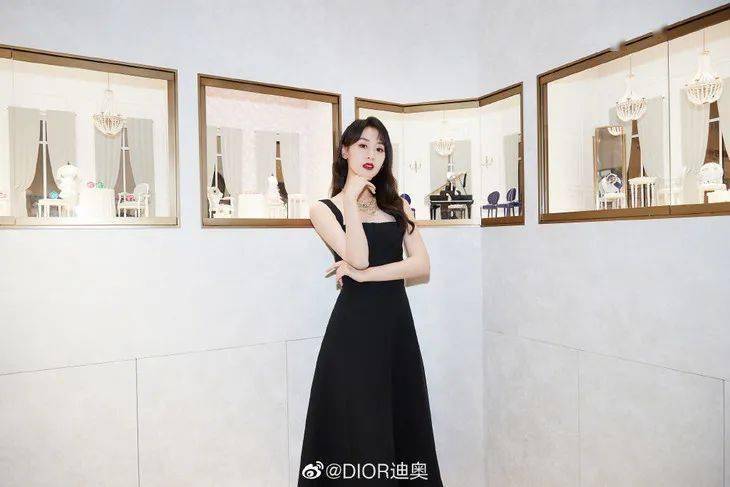 Lancel|壹周潮话题 | 一周看了三场珠宝展，今年又买不成保时捷了！（狗头）