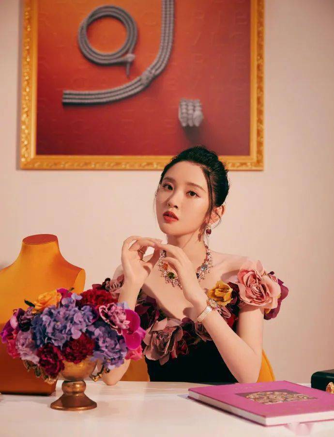 Lancel|壹周潮话题 | 一周看了三场珠宝展，今年又买不成保时捷了！（狗头）