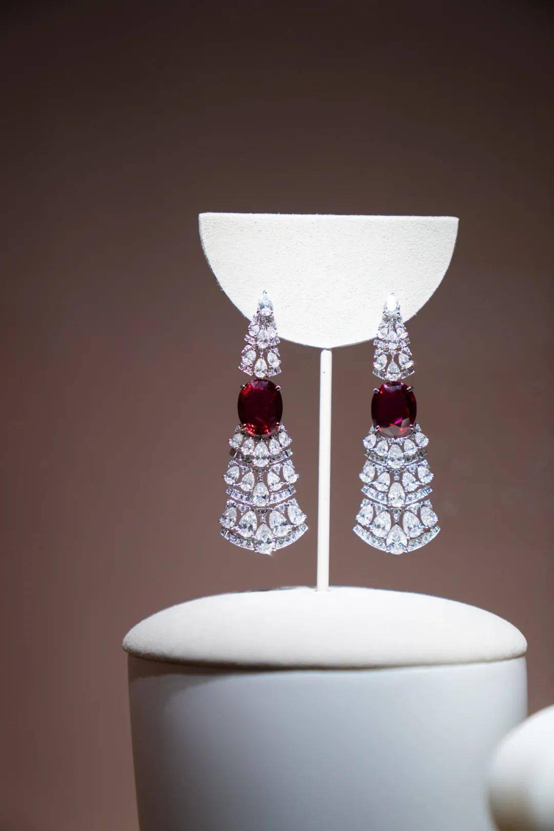 珠宝|看高级珠宝的心情，就像爱上金城武