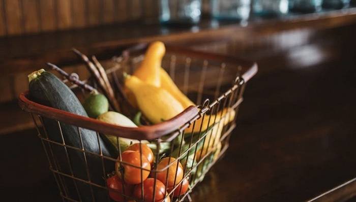 路线|放弃烧钱 、走精品路线的本来生活，能用定制化生产突围吗？