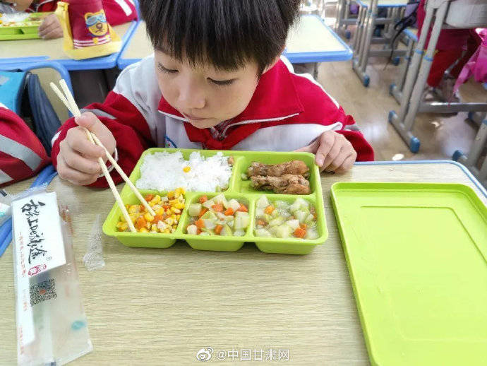 西固区|太！好！了！兰州西固区率先开展义务教育阶段学生营养午餐供餐服务