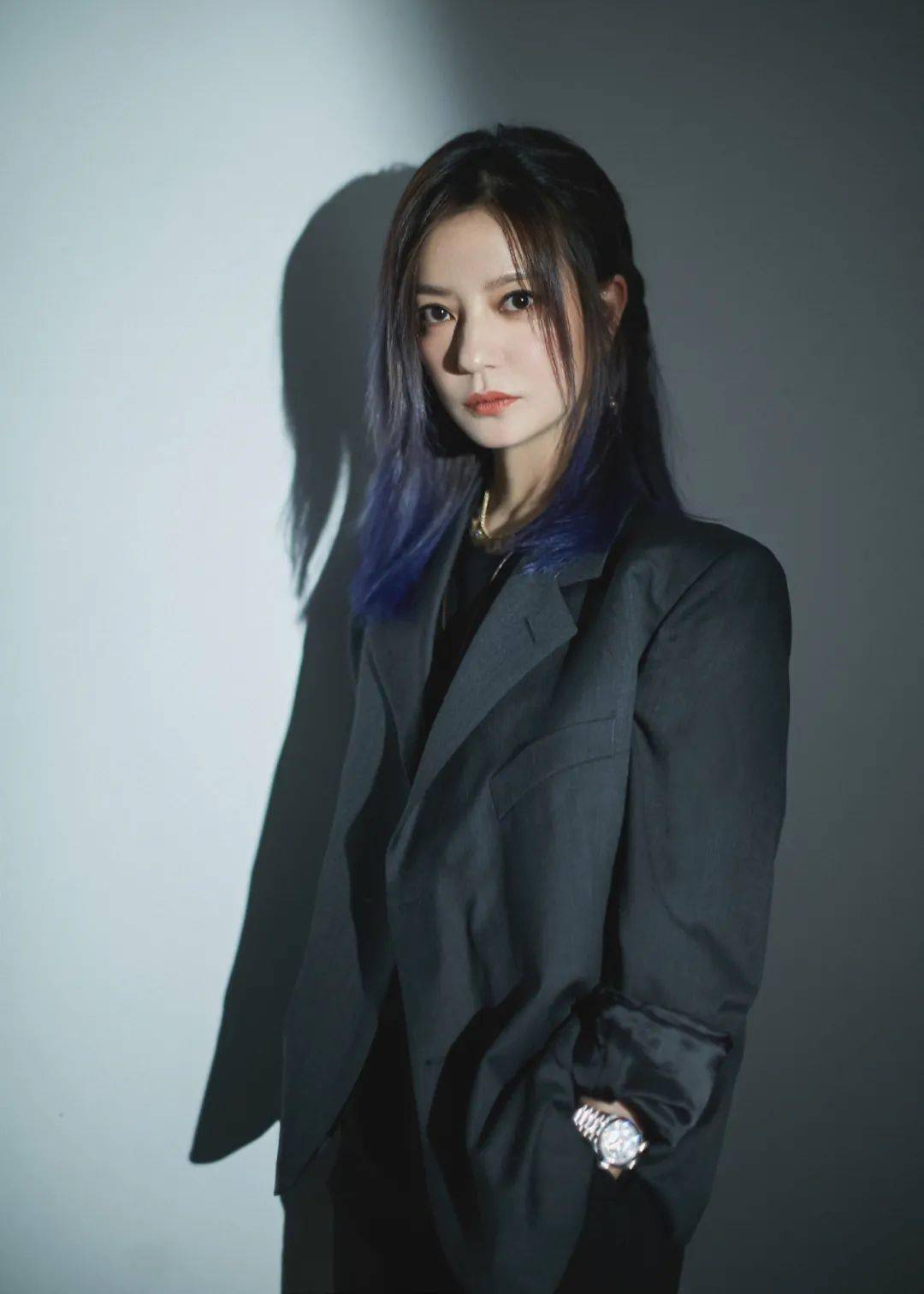 新造型|看了Lisa的新造型,这一次我决定放过我的头发……