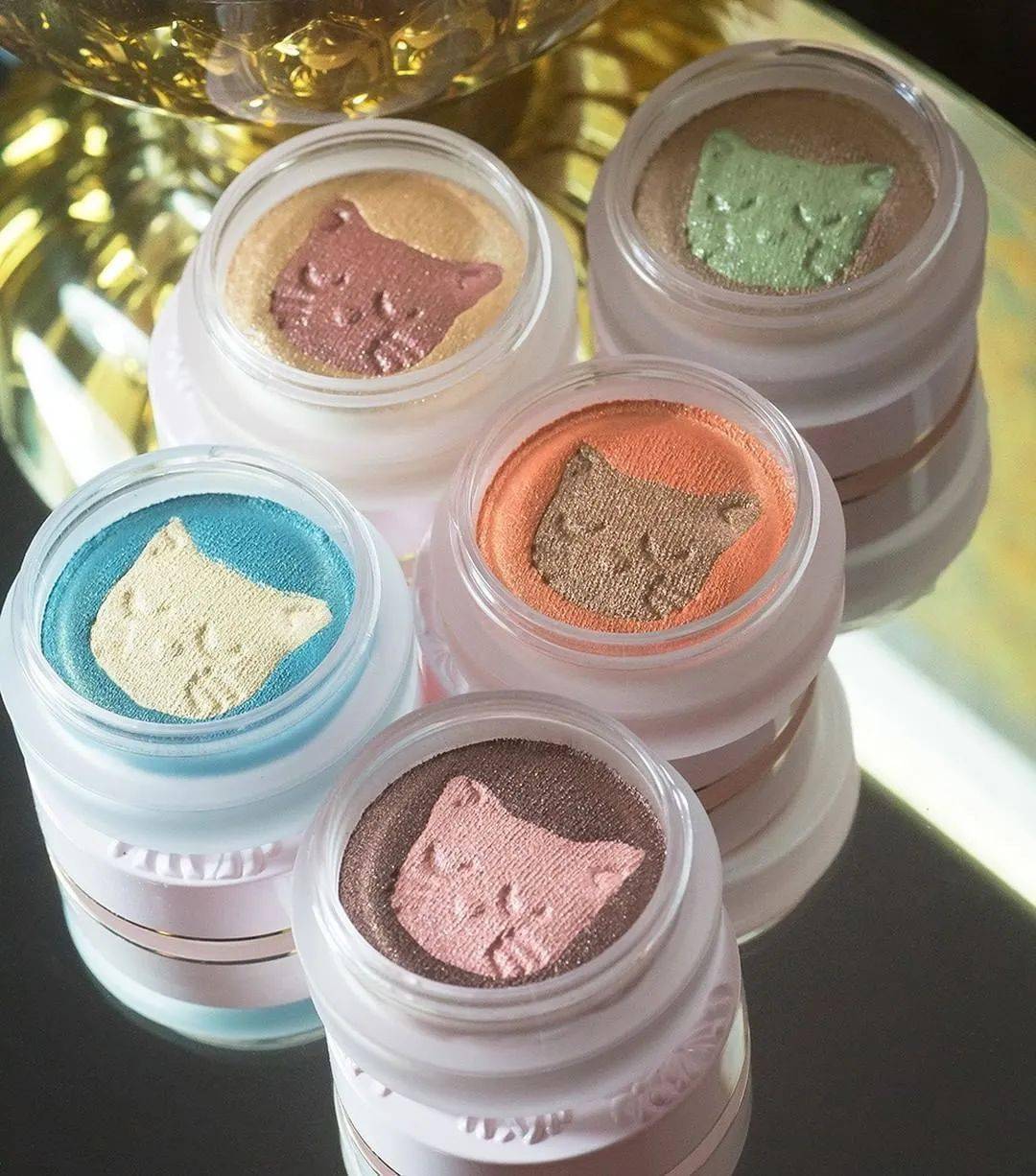 唇膏|魔法阵腮红、猫咪唇膏……我猜你肯定不舍得用这些化妆品！