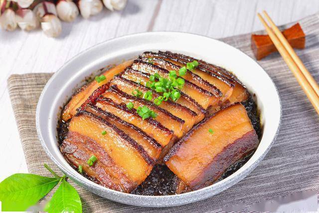 “开云体育APP官方下载”
梅菜扣肉好吃有技巧 教你隧道做法 肥而不腻 入口即化(图1)