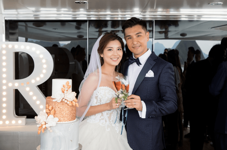 开云电竞_
TVB视帝小13岁太太孕后大晒性感浴照 晒白滑美腿少女味十足(图4) 开云电竞_
TVB视帝小13岁太太孕后大晒性感浴照 晒白滑美腿少女味十足(图4)