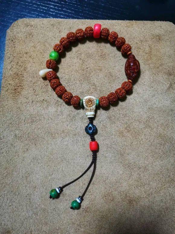 玩友|配饰顶流！有人说它是每个文玩人配串的梦想！价格却没想象中那么贵！