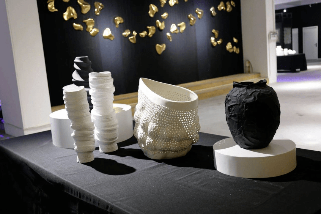 汉世空间陶艺展览馆,还同步展出国内最为丰富以及以陶瓷为元素的环境