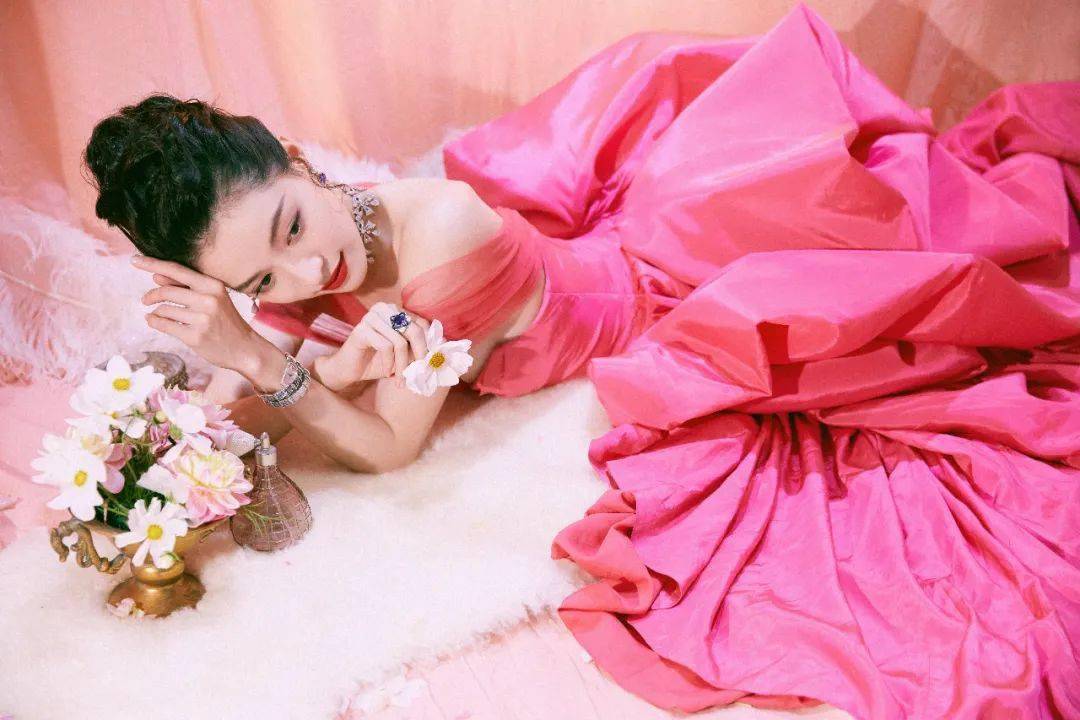 宝格丽|气哭了 | 钟楚曦戴14克拉宝格丽项链，却被上海名媛无情压制