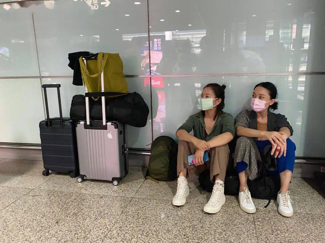 岁月|擦个口红就美出圈,这才是岁月不败的美人!