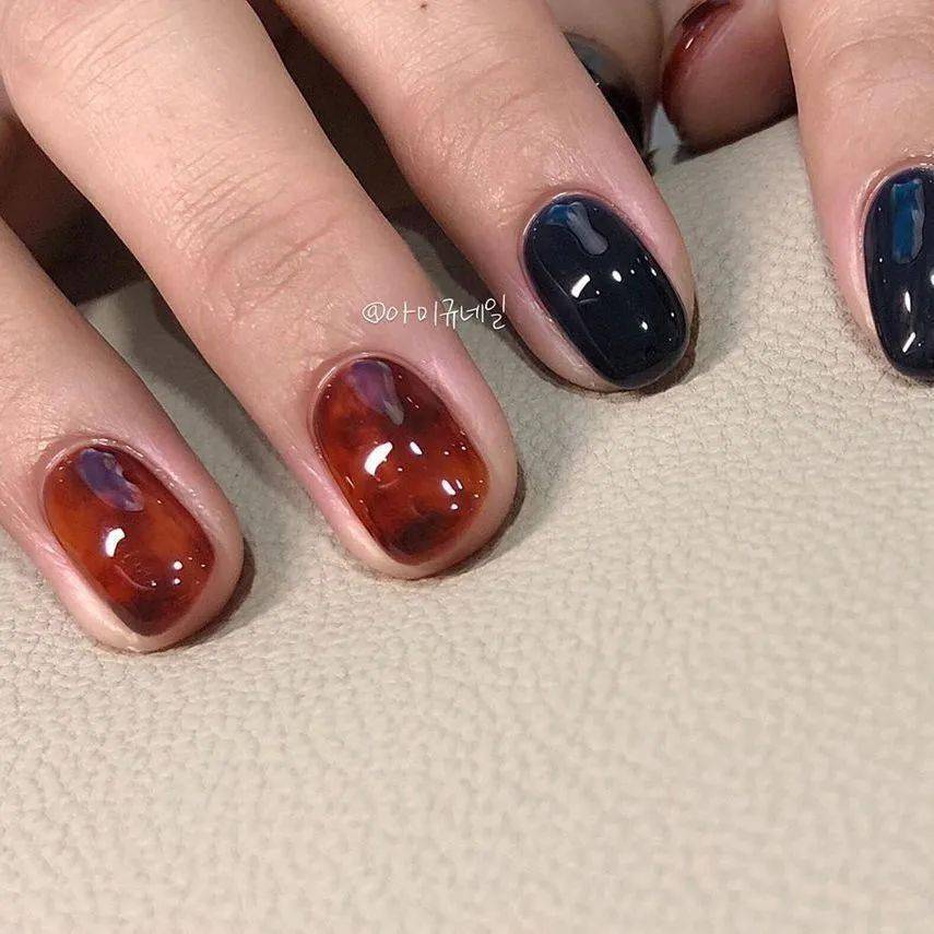 款式|每刻美丨两大流行款式的秋季美甲新鲜直达