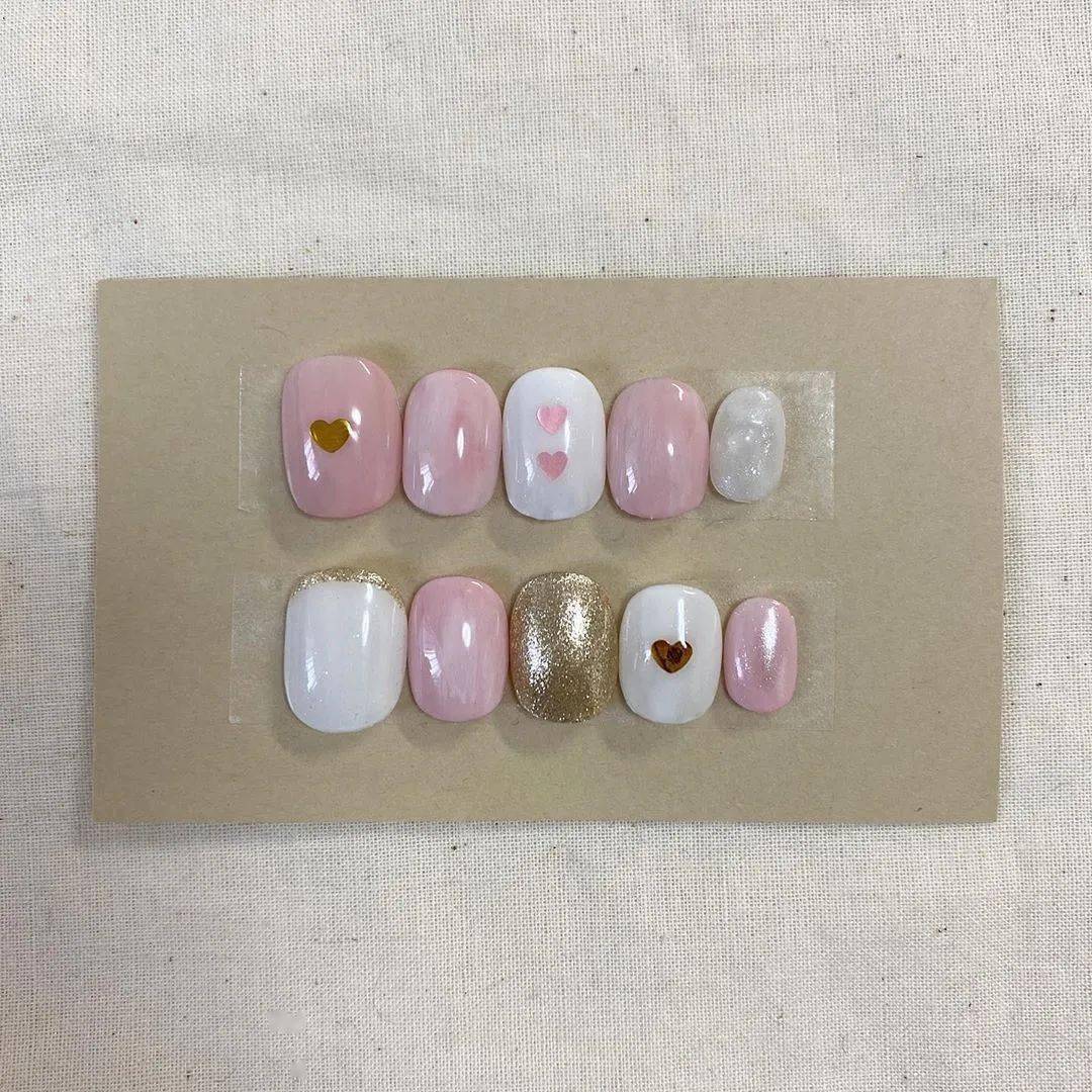 款式|每刻美丨两大流行款式的秋季美甲新鲜直达