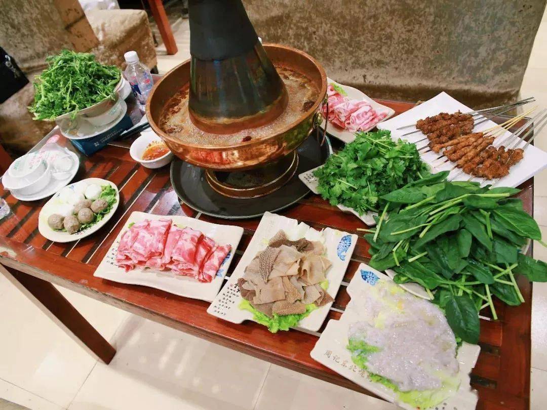 烧烤|用一口锅吸引了90%的回头客！更牛的是...十堰这家人气餐饮店