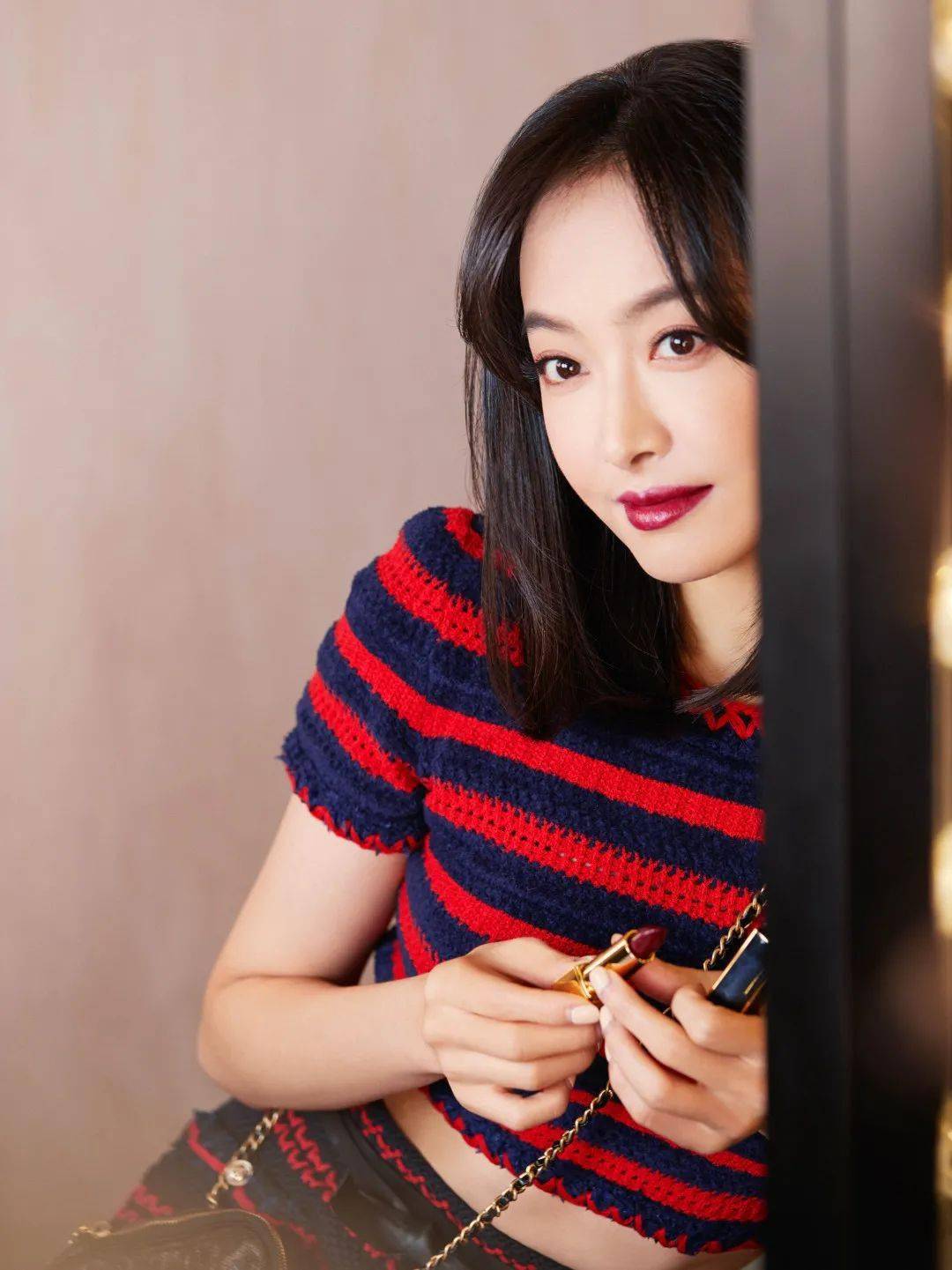 香奈儿|宋茜刘诗诗罕见同框 却不经意被TA给抢了风头！