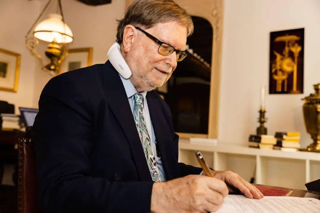 按摩|跟着张继科张国伟解锁专业颈椎按摩仪，真香！