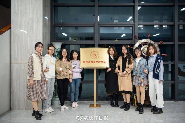 武汉|学霸宿舍！武汉一大学同寝室8名女生全部保研成功