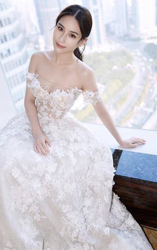 后背有痘印怎么穿婚纱_后背有痘印是什么原因(2)