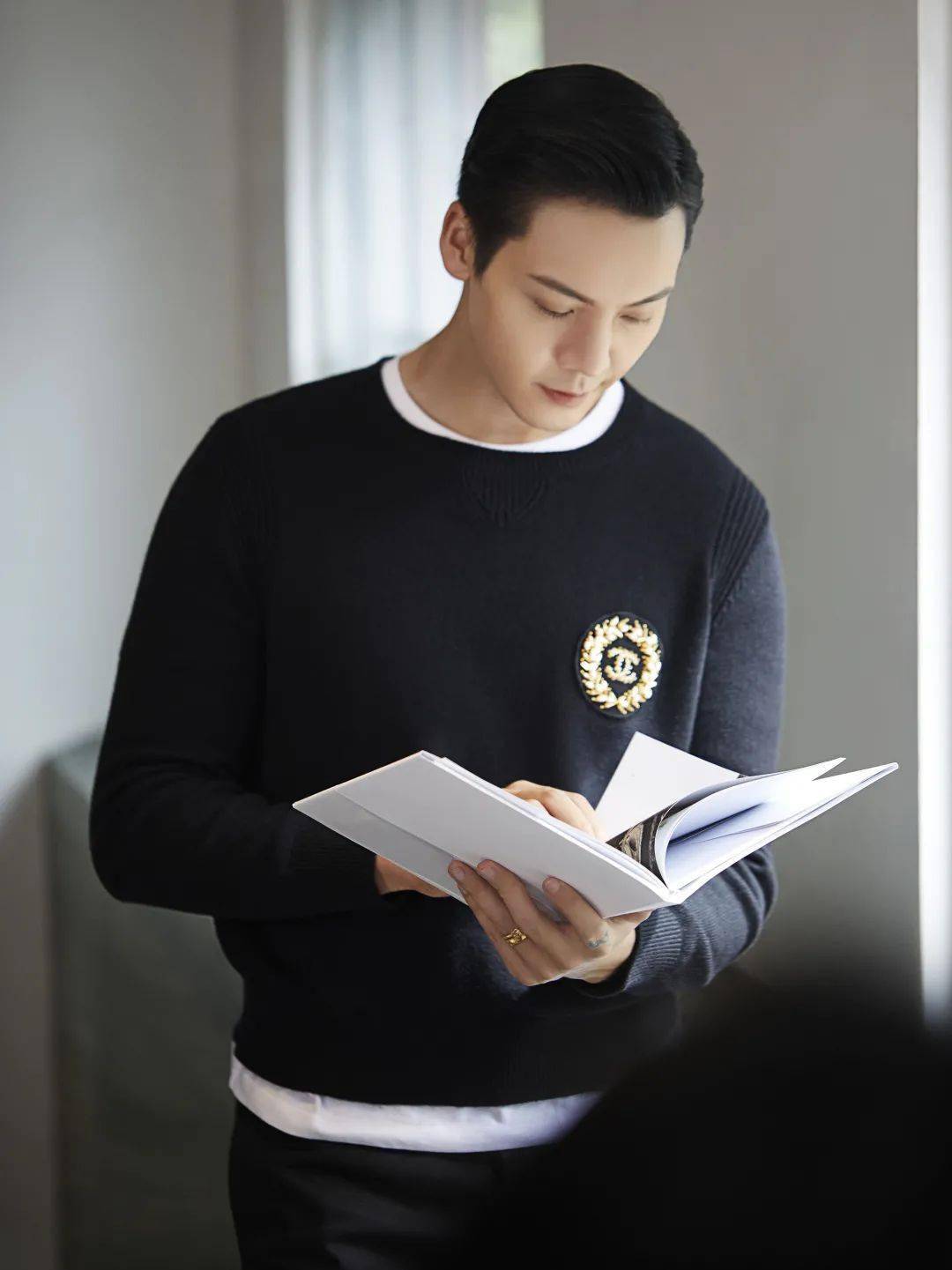 香奈儿|宋茜刘诗诗罕见同框 却不经意被TA给抢了风头！