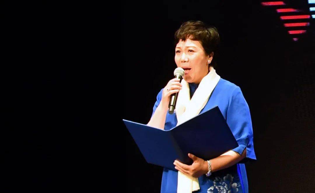丁建华:著名配音表演艺术家