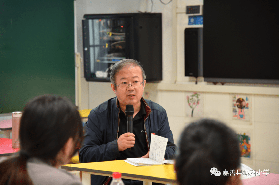 专家共研浙江省特级教师祝贵耀结合课例和老师们探讨了如何落实语文