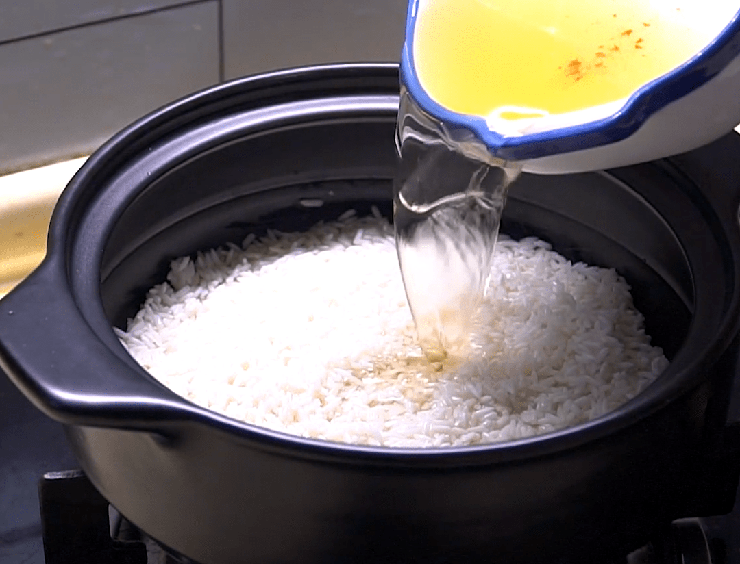 香菇|热呼呼的煲仔饭来啦，做法简单又温暖，快点给家人安排吧天凉了