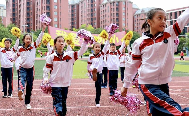 体育|中考开始拼体育？看看这小学如何玩体育，连汗血宝马都来了！