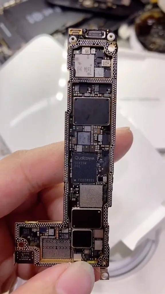 iPhone 12 ����!����ź��б����?