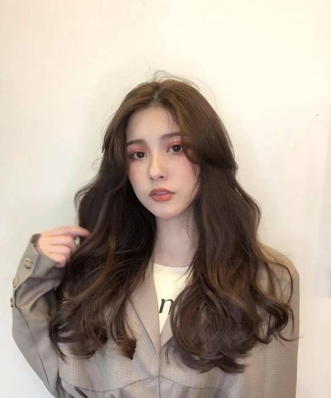 可以烫的"渣女大波浪"发型_女孩