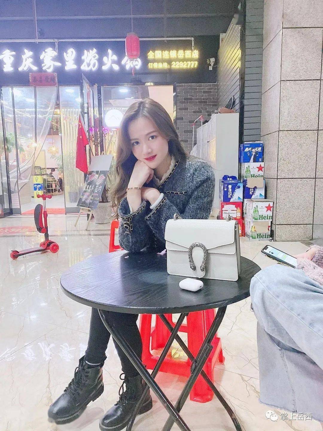 高品质,美而精 大凌子的老板就是抖音上看到的 雾里捞火锅店 美女老板