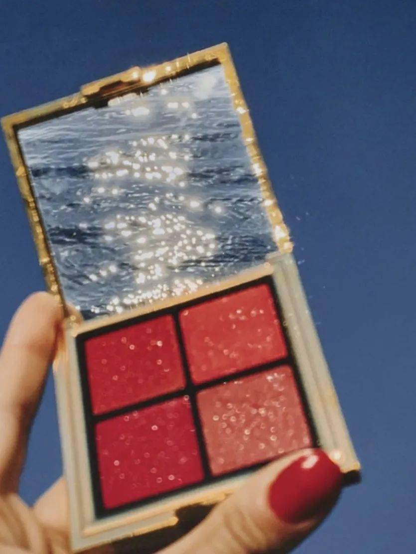 大招|为打破秋冬沉闷，爱豆们发出哪些「妆容大招」？