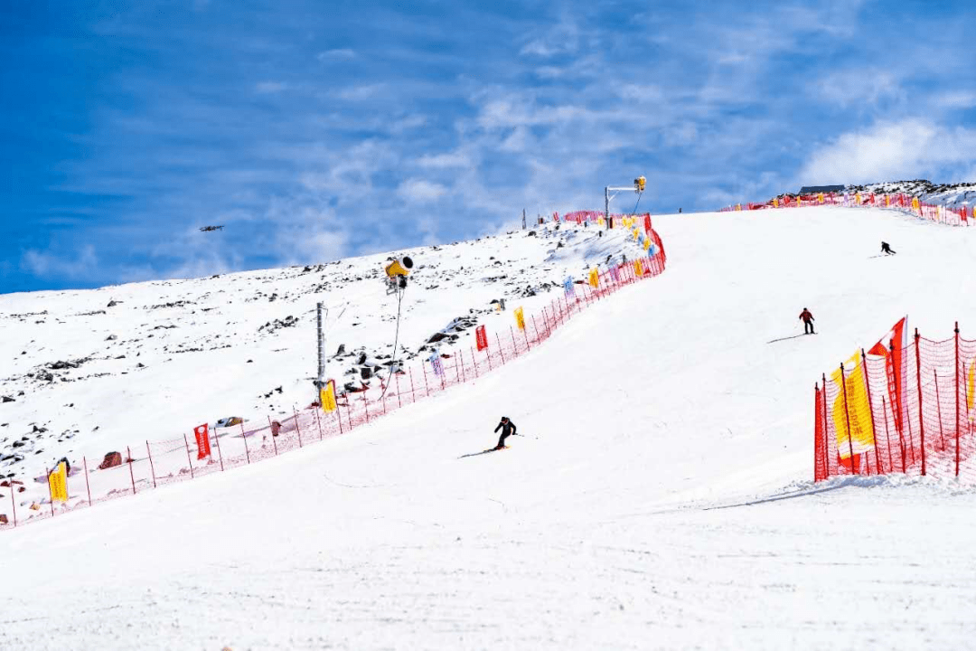 新疆 可可托海国际滑雪场