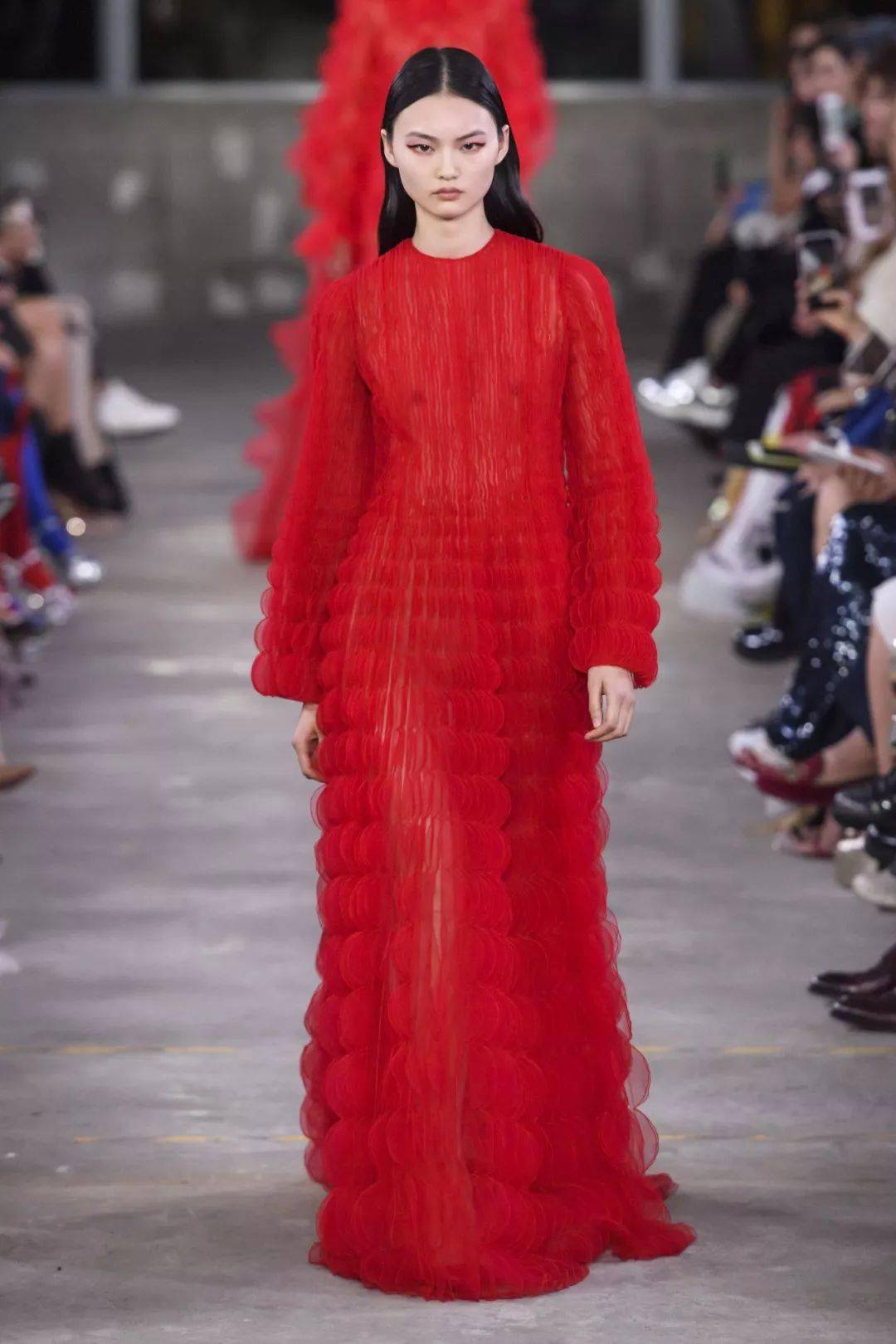 冒险|Pantone发布“月经红”色号,充满活力和冒险精神的红色是如何“驰骋”整个时尚界的？