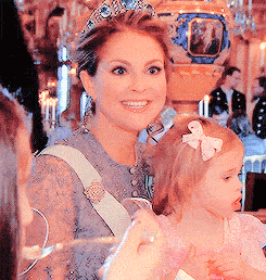 卡尔|宝姐：国王为省钱，子女都只能嫁娶平民？好在家有一宝，富贵万年……