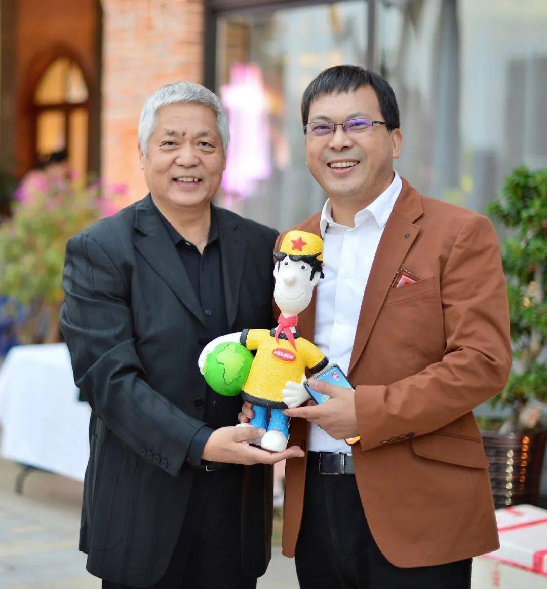 外滩|三江前浪推后浪！时尚浪潮在1844年开埠的老外滩，蜿蜒流转…