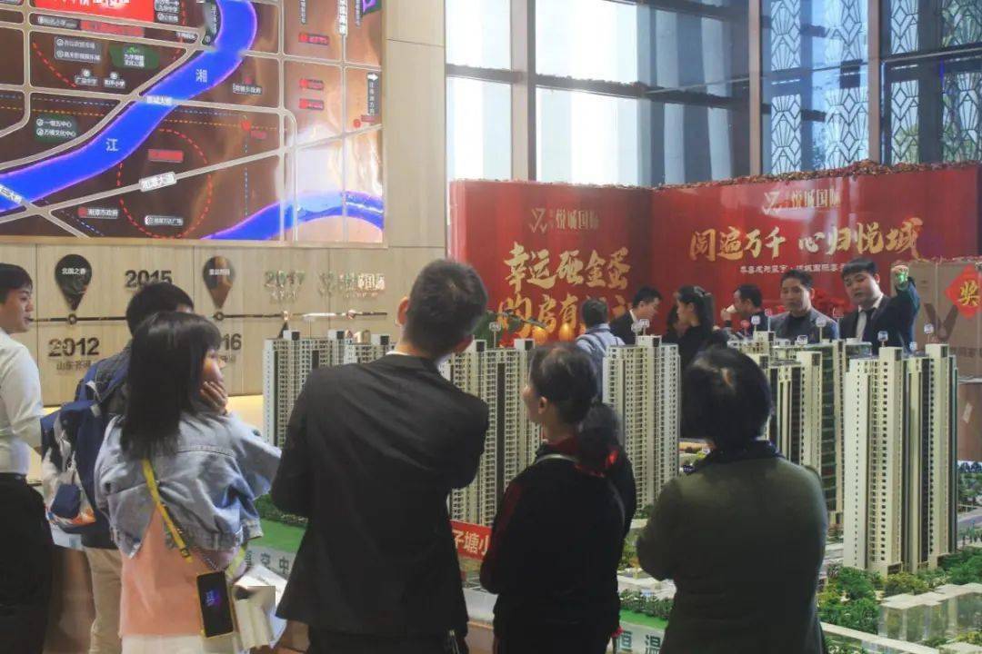 湖湘首鉴 悦极融城,玺宇悦城国际悦邻生活中心开放暨百名主持人红毯