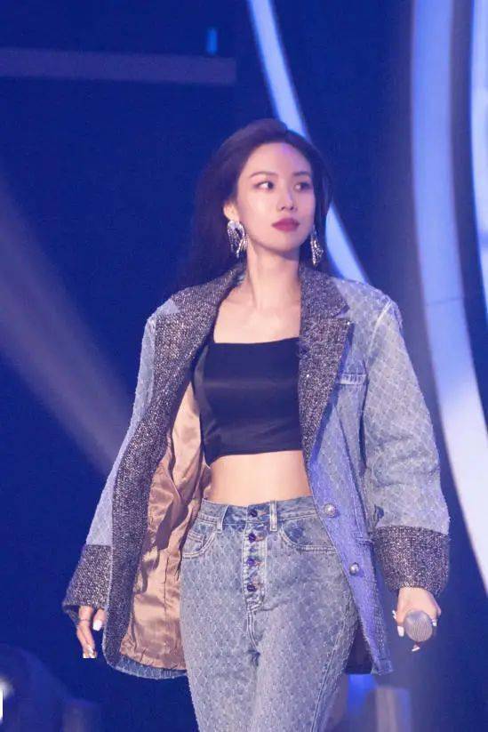 头皮|她一甩头发，我的心跳就跟着漏了一拍！