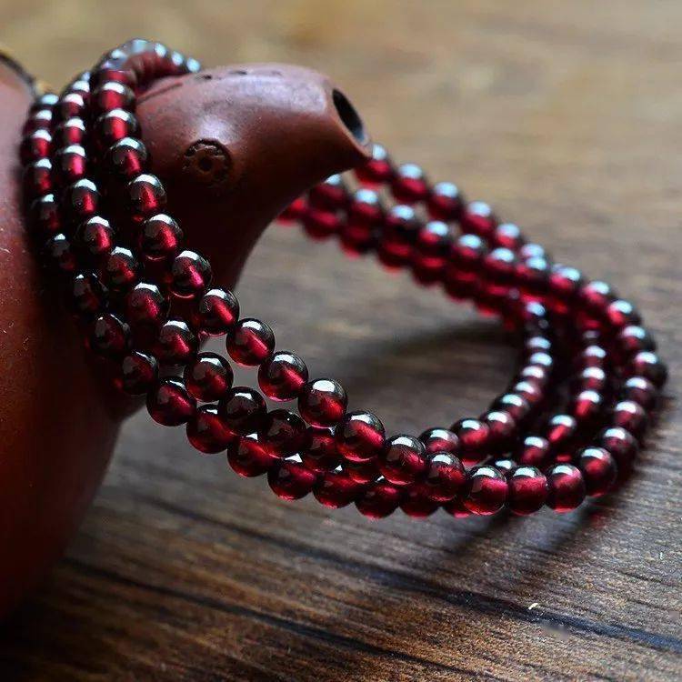 全无|5大奇葩手串:女人越戴越丑,不仅气质全无,还会阴阳失调!