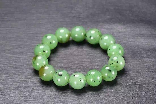 全无|5大奇葩手串:女人越戴越丑,不仅气质全无,还会阴阳失调!