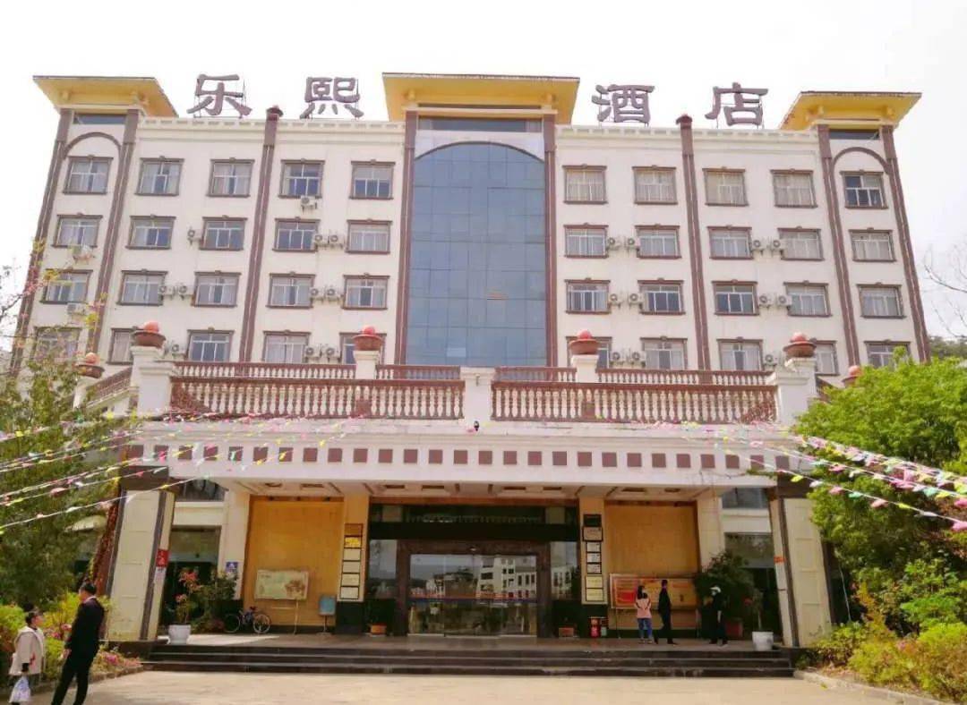 服装|马龙美女们,太漂亮了!上千款新款服装低价大甩卖!