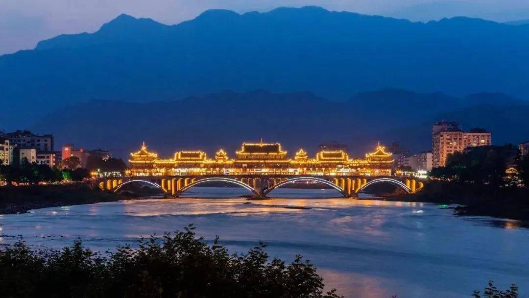 可以和重庆夜景一较高下的雅安廊桥