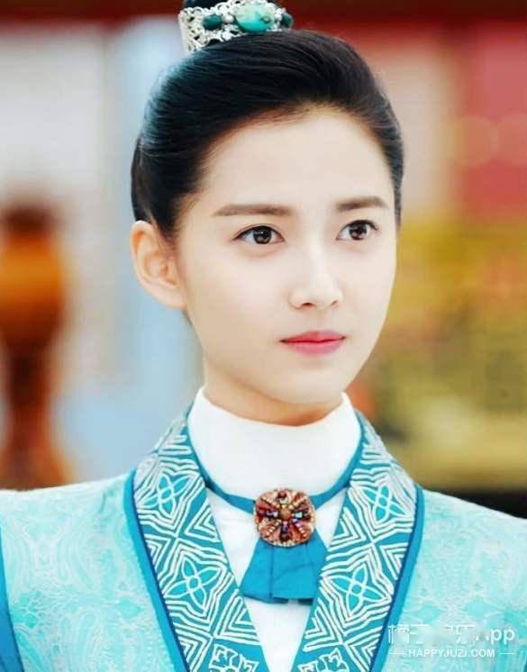 小鞠|她的化妆师该下岗了吧...