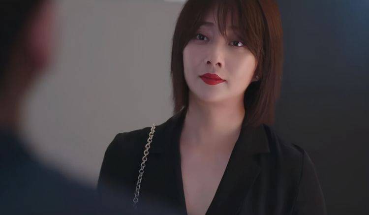 殷桃|新版《粉红女郎》遭吐槽：“万人迷”没韵味，“男人婆”却很女人