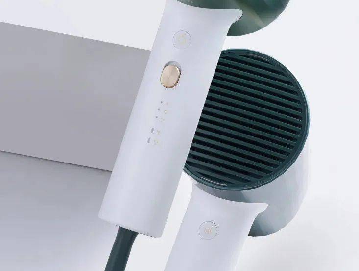 腰斩|这个黑科技吹风机，对标日本大品牌，价格腰斩一半，吹头发就像做发膜！