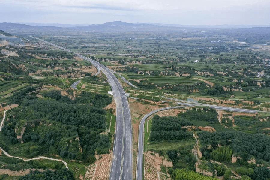 与g5京昆高速公路平阳段相连,南到龙白枢纽,与g20青银高速公路太旧段